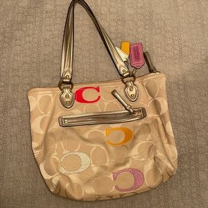 EUC COACH POPPY embroidered khaki & jacquard shoulder bag